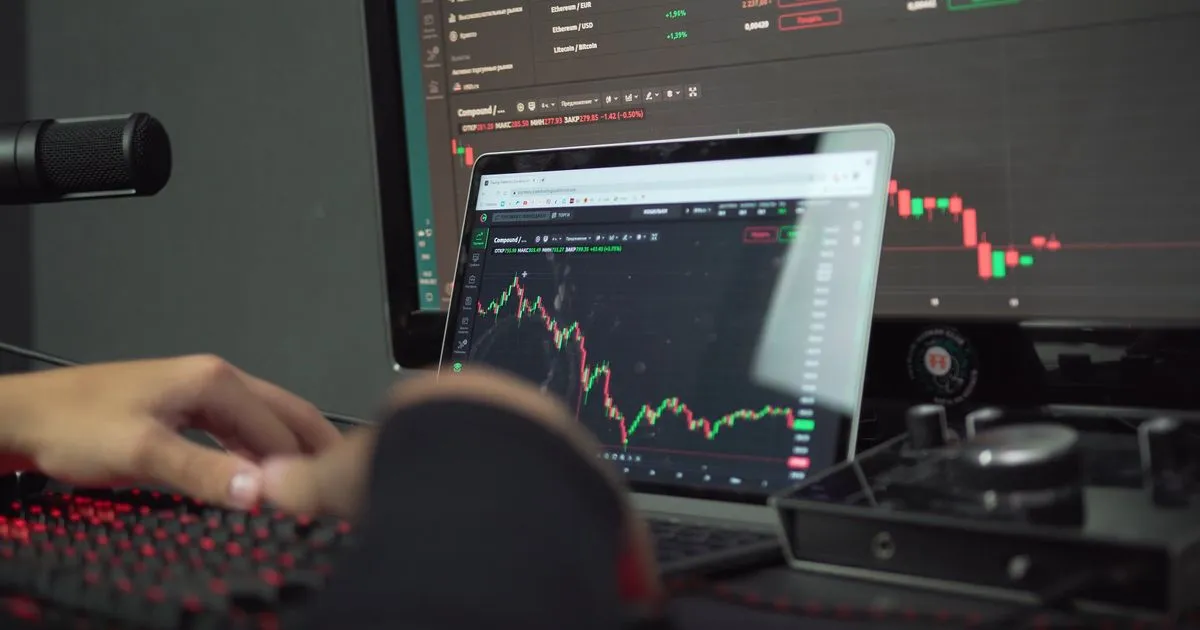 A single trader at a darkened desk